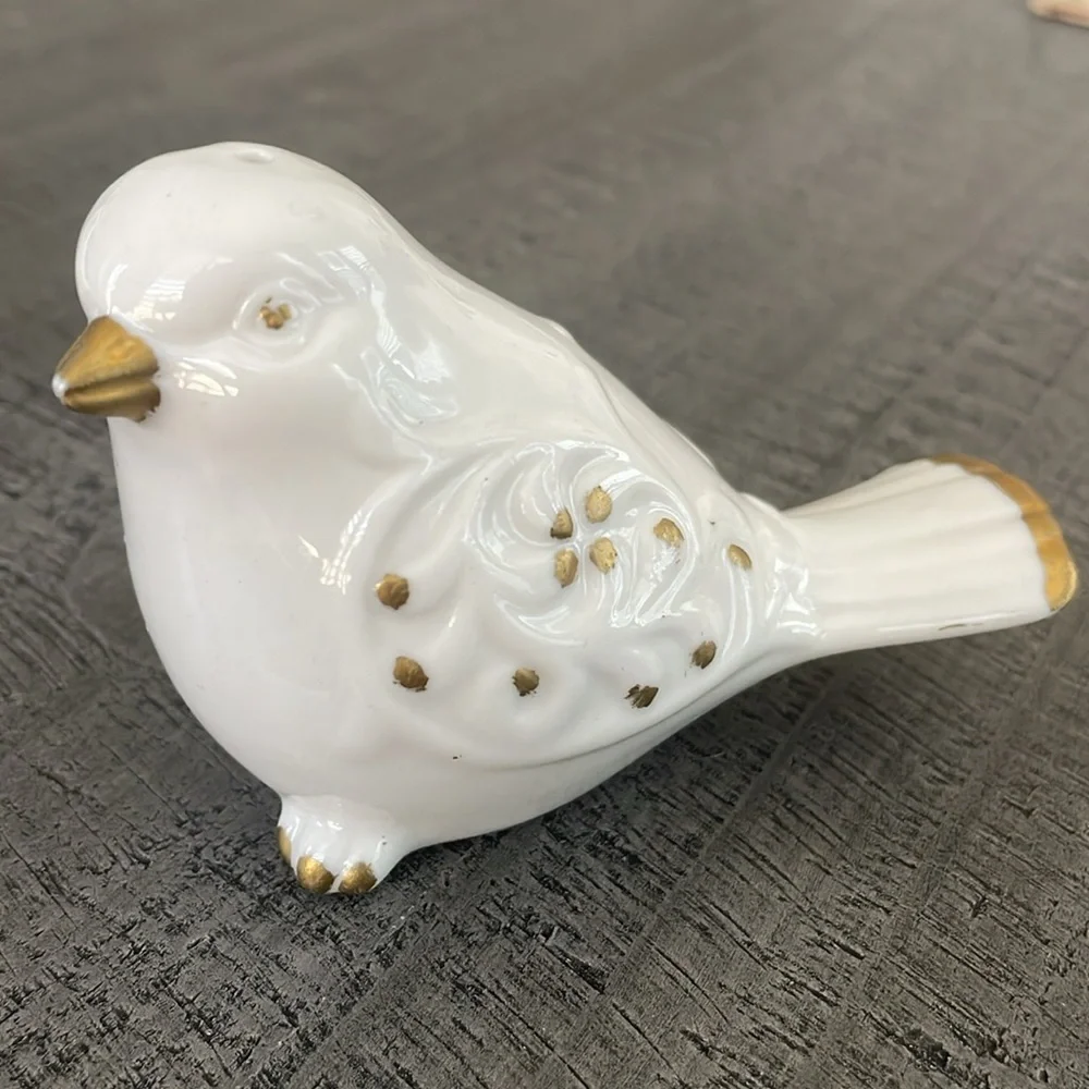 Pier 1 Ceramic White Birds Salt & Pepper Shakers